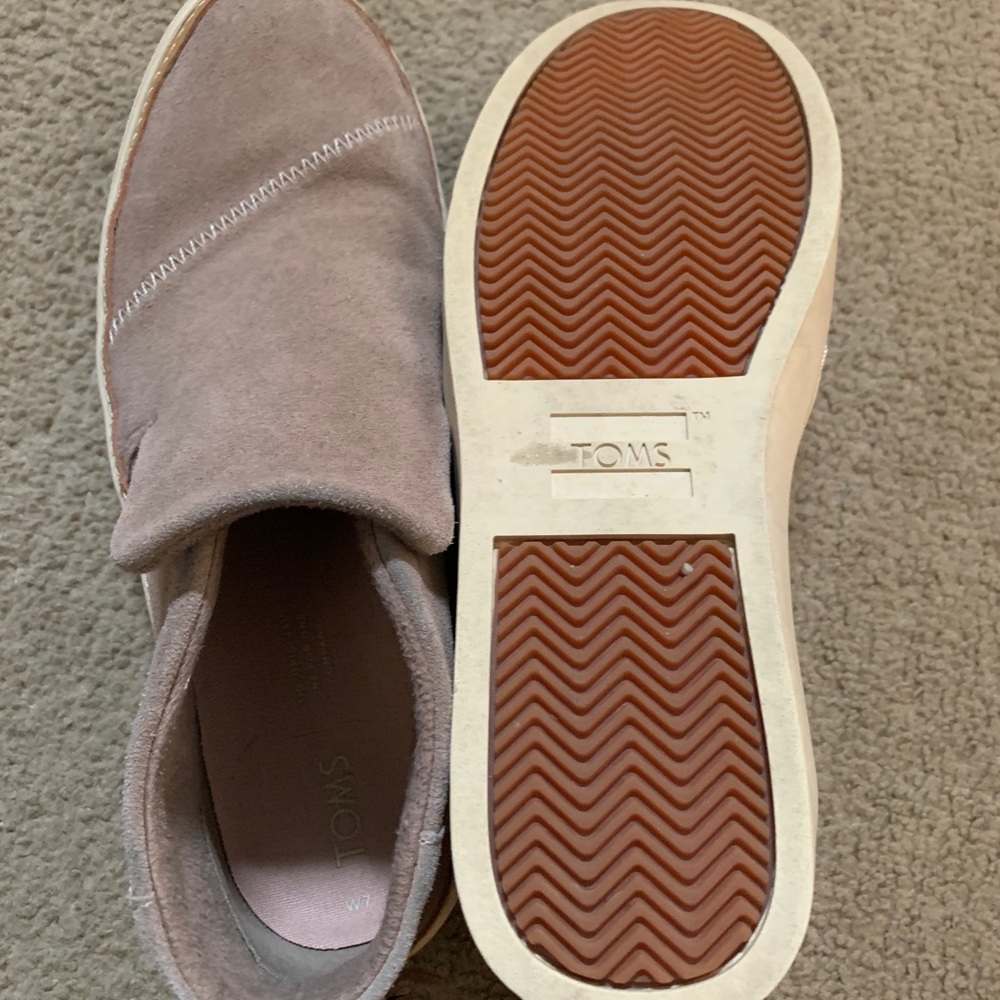 Toms slip on